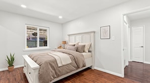 Room - Cozy, Brand New 3 BR/2BA Home Near Disneyland (Anaheim)