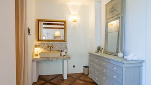 Bathroom - L’Oustau des Martinets - An Adults Only Guest House (Aureille)