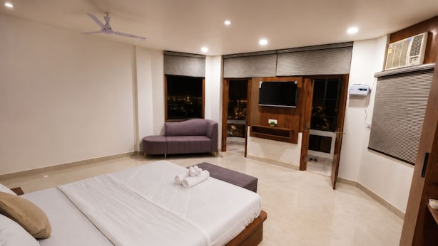 Luxury Room, Balcony, City View - Shri Radha Bihari by Zenith Suites (Vrindavan)