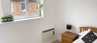 2 Bedroom Contemporary Townhouse - Town Centre