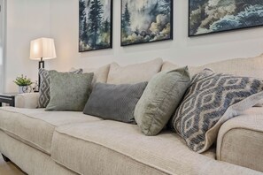 Living area - 3-bedroom house in charming Bella Vista with AC for relaxing stays (Bella Vista)