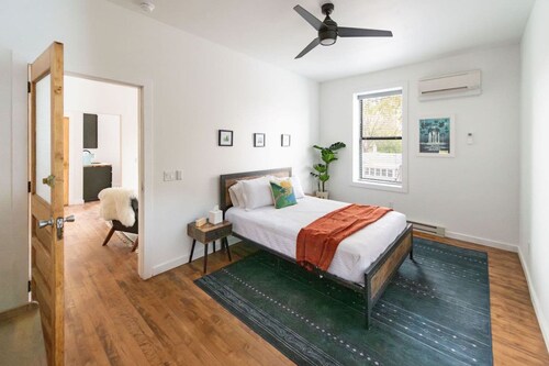 The Lincoln: Upscale 1 Bedroom Loft in downtown