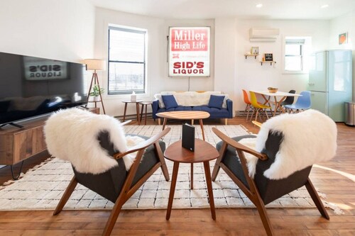 The Roosevelt: Upscale Loft blocks from downtown