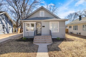 A single-story house with a front porch, a small front yard, and a clear sky. - Spacious 4BR • 5 Bds •2Bts Ranch for Mid Term Stay (Rockford)