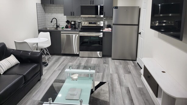 Interior - Bright, Clean & Comfortable Suite (Regina)