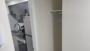 Coffee/tea maker, fridge, microwave, oven - Bright, Clean & Comfortable Suite (Regina)