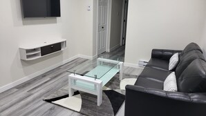 Smart TV - Bright, Clean & Comfortable Suite (Regina)