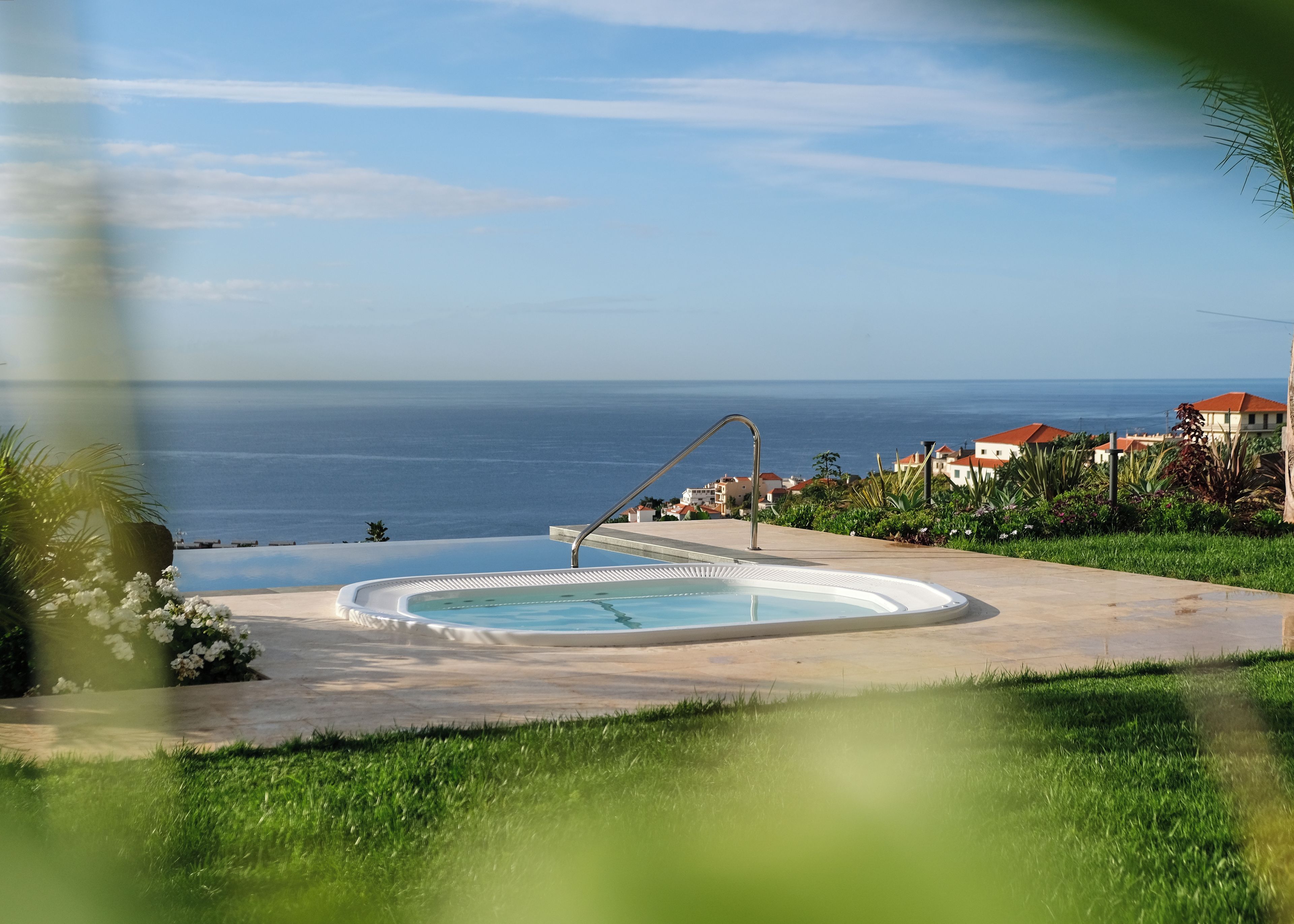 Bañera de hidromasaje exterior