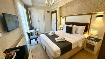 Standard-Doppelzimmer | Zimmersafe, schallisolierte Zimmer, Bügeleisen/Bügelbrett