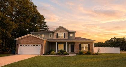 4BR Home Elevated Stay + 100" TV Media Room Near Cape Fear Hospital & Fort Bragg