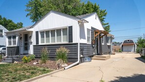 A single-story house with a front porch, a garage, and a driveway. - Duluth Charmer - 3B/2B cozy home (Sioux Falls)