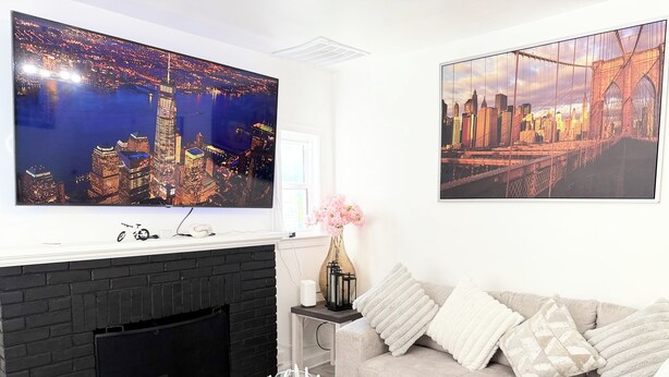 Living area - DC Getaway: Cozy 4BR Oasis by Metro & Airports (Arlington)