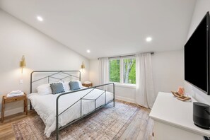 6 habitaciones, escritorio y tabla de planchar con plancha 