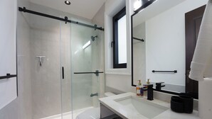Bathroom - Cozy & Peaceful Farmhouse Retreat (Langley Township)