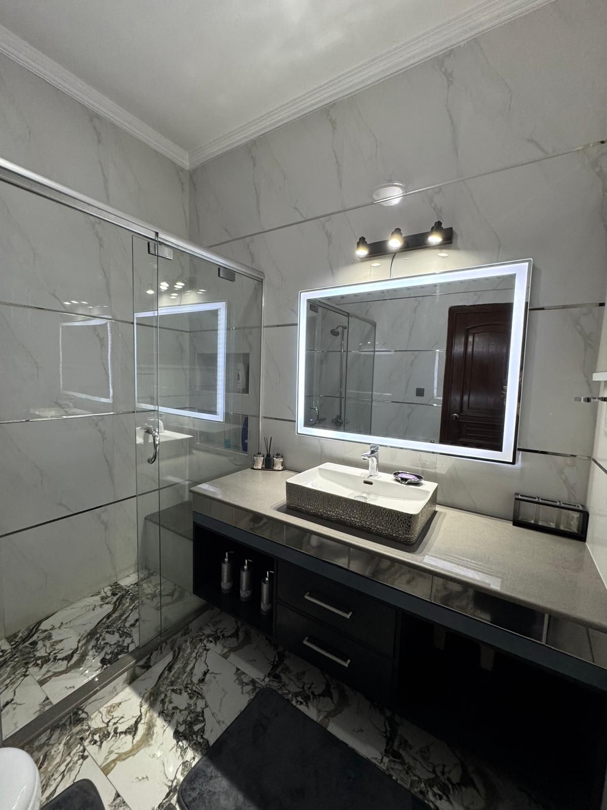 Shower, jetted tub, hair dryer, bidet