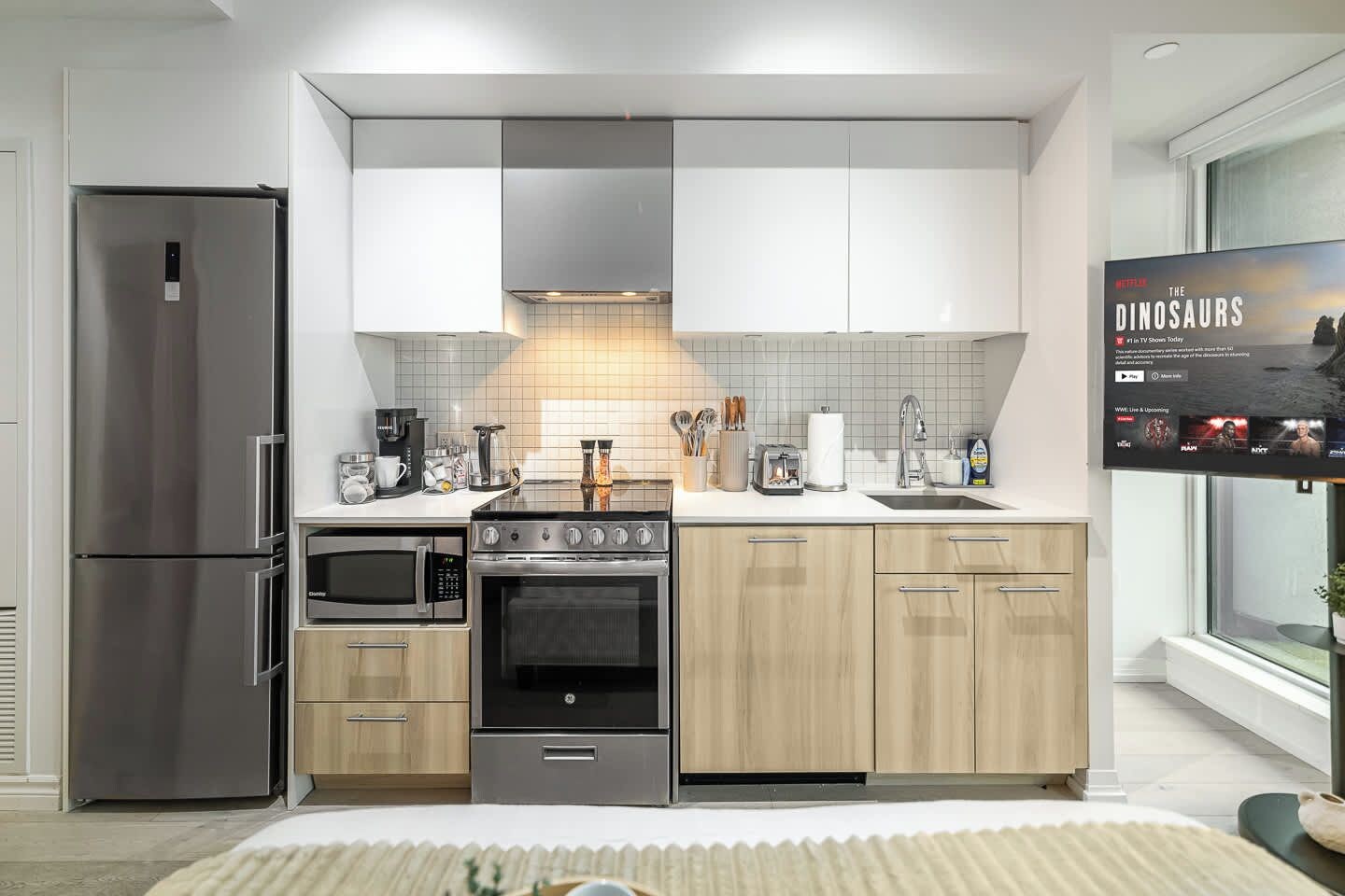 Coffee/tea maker, fridge, microwave, oven