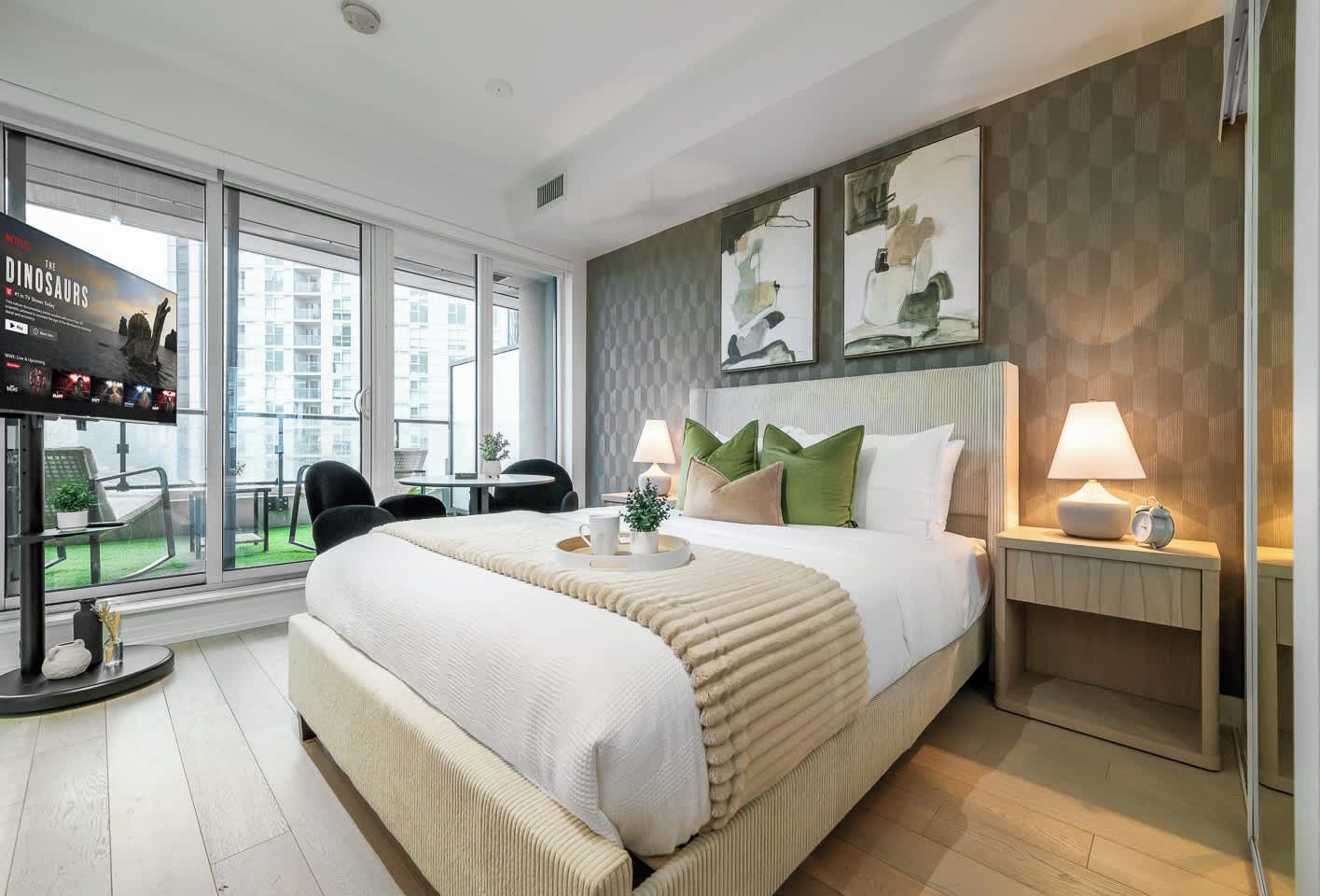 Iron/ironing board, WiFi, bed sheets