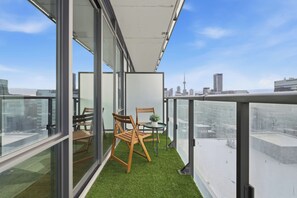 Property grounds - Executive Toronto Condo Balcony & City Views (Toronto)
