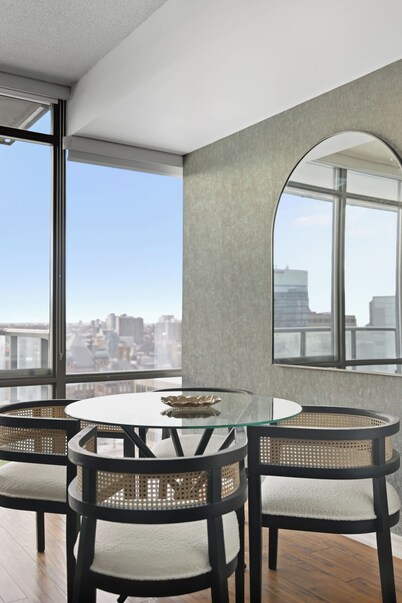 Executive Toronto Condo Balcony & City Views