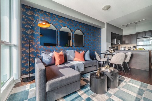 Modern Fort York Haven Lake Views & City Pulse | Parking Available