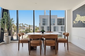 Dining - The Icon' Full Hollywood Sign View Rooftop Pool (Los Angeles)