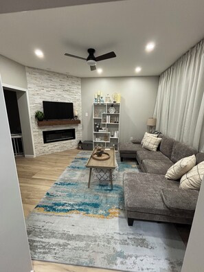 Living area - Moretricks House- A Mt Washington Retreat Pittsburgh (Pittsburgh)