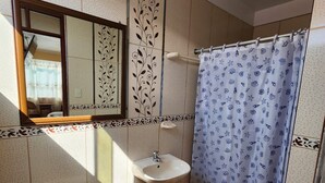 Bathroom - HOSTAL CAPAC (Ayacucho)