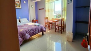 Desk, laptop workspace, free WiFi - HOSTAL CAPAC (Ayacucho)
