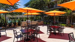 Outdoor dining - 8 mins to Disney Resort Style Living with Pool (Kissimmee)