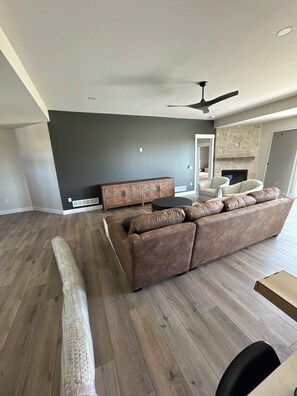 Interior - The Ridge at Colbert Hills. Easy access to KSU (Manhattan)