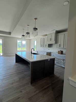 Interior - The Ridge at Colbert Hills. Easy access to KSU (Manhattan)