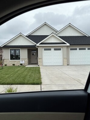 Exterior - The Ridge at Colbert Hills. Easy access to KSU (Manhattan)