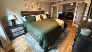 Room - Spacious 4BR Retreat w. Balcony & Gazebo (Brantford)