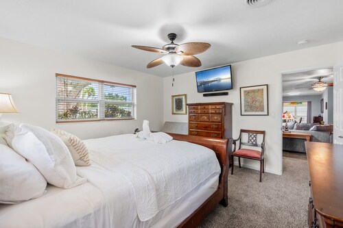 Tropical Melbourne 3BR Home w/ Pool • Screened Patio • Close to Beaches! ☀️
