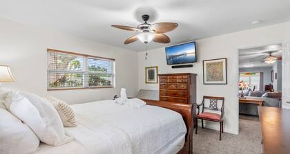 Tropical Melbourne 3BR Home w/ Pool • Screened Patio • Close to Beaches! ☀️