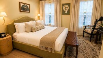 Comfort Room | Premium bedding, in-room safe, soundproofing, WiFi (free)