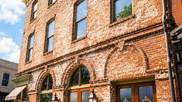 A brick building with arched windows and doors, labeled as The Keystone Hotel.