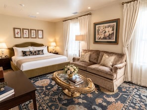 Classic Room | Egyptian cotton sheets, premium bedding, in-room safe, blackout drapes - The Keystone Hotel (Savannah)