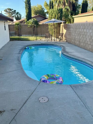 Spacious 4 bdrm,  pool home/Game room/ sleeps large groups.