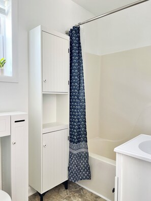 Bathroom - Waterfront 1BR + Private Pier Tiki Lee’s Tournament Stay (Sparrows Point)