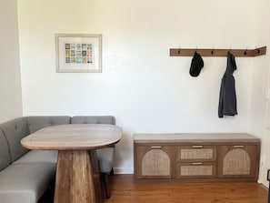 Dining - Waterfront 1BR + Private Pier Tiki Lee’s Tournament Stay (Sparrows Point)