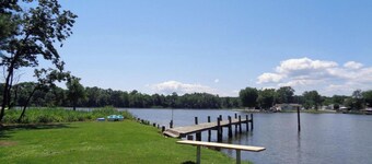 Waterfront 1BR + Private Pier Tiki Lee’s Tournament Stay