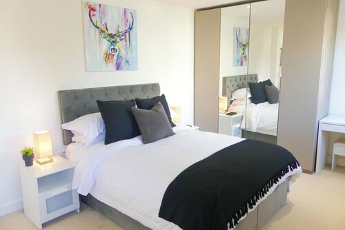 3-Bed Penthouse with Balcony and Parking