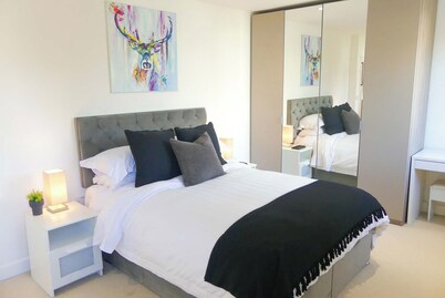 3-Bed Penthouse with Balcony and Parking