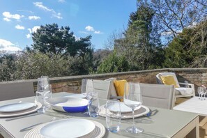 Unclassified image, 4 of 38, button - 3-Bed Penthouse with Balcony and Parking (Royal Tunbridge Wells)