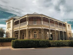 A historic building with a balcony, labeled as Argyle Hotel. - Argyle Hotel Maclean (Maclean)