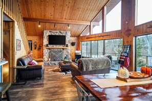 Interior - Norris Lake Cabin | Dock + Games (Jacksboro)