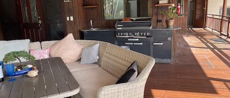 Luxury Cottage, 4 Bedrooms, Garden View | Outdoor dining