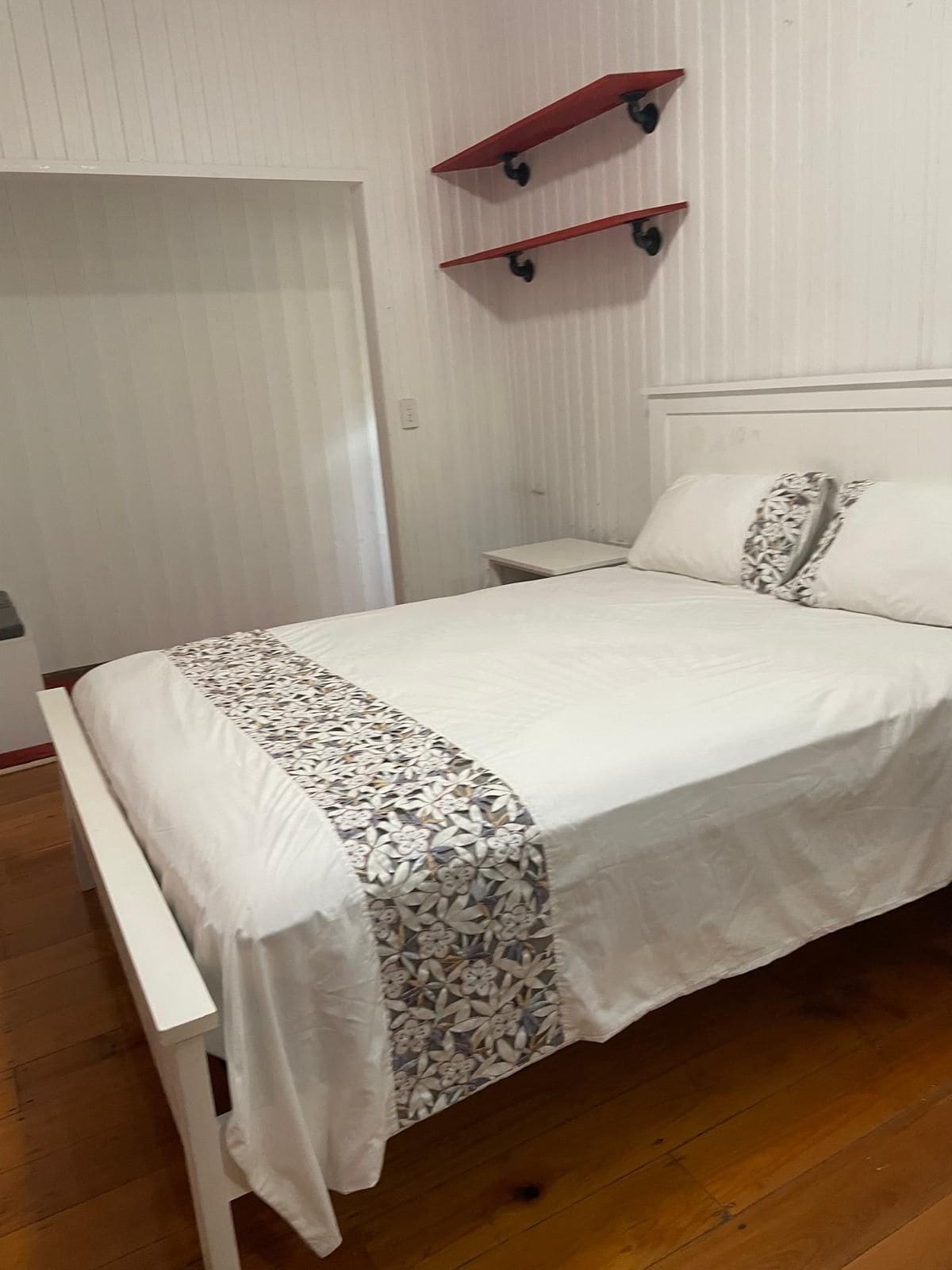 Luxury Cottage, 4 Bedrooms, Garden View | In-room safe, blackout drapes, iron/ironing board, WiFi (free)