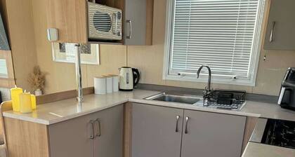 Lazy Dayz Getawayz , 3 bedroom , secure enclosed decking